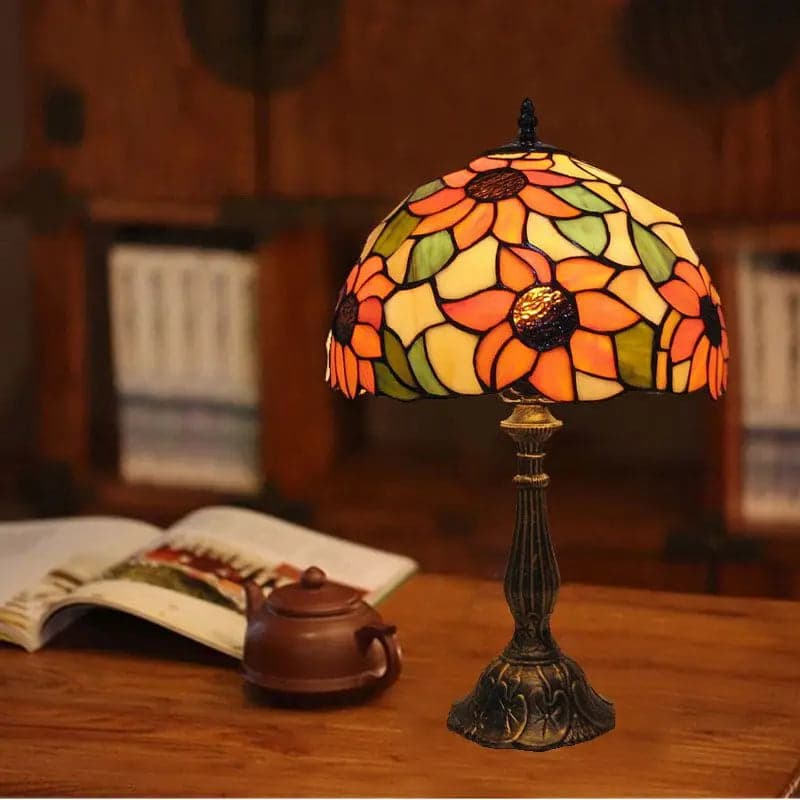 Lampa Biurkowa Tiffany – Kolorowe Oświetlenie do Biura i Gabinetu